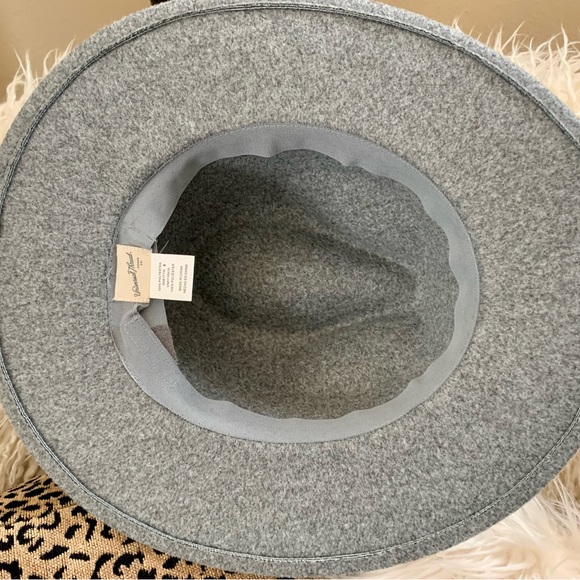 LN UNIVERSAL THREAD HAT 3” BRIM. 13” L x 12”W. 100% POLYESTER. - Picture 5 of 13